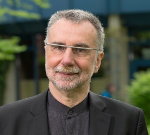 Portrait Jochen Hippler 1 neu