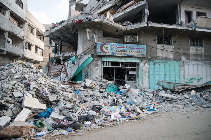 26213531872_f60a043595_o